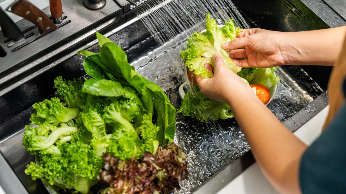 You Actually SHOULDN’T Wash 1 Kind Of Lettuce, According To Food Safety ...