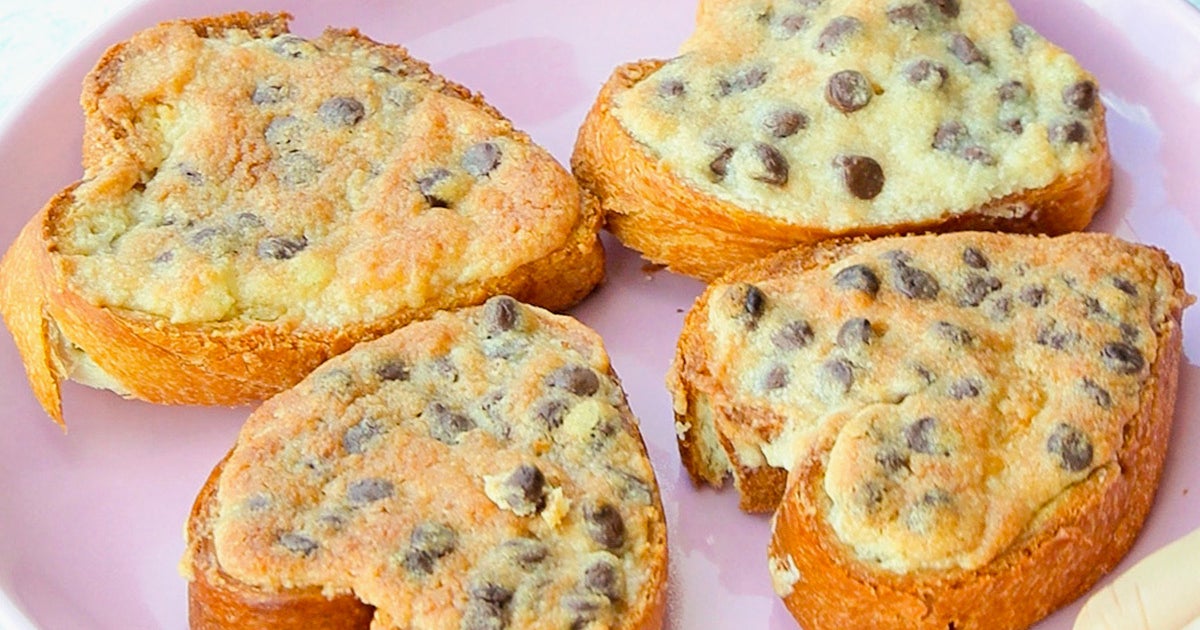 【おやつは毎日食パンでいい】塗って焼くだけでとっても簡単。チョコチップメロンパン風トーストレシピ