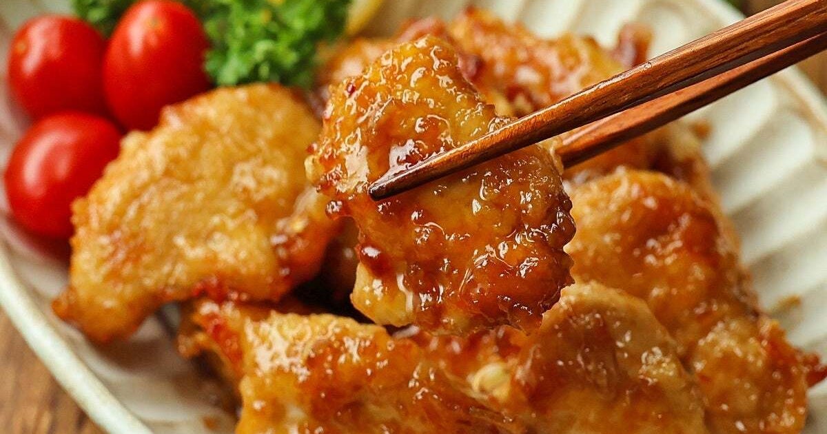 【鶏むね肉の人気レシピ3選】ボリューム満点&しっとりジューシー!下ごしらえでこんなに変わる