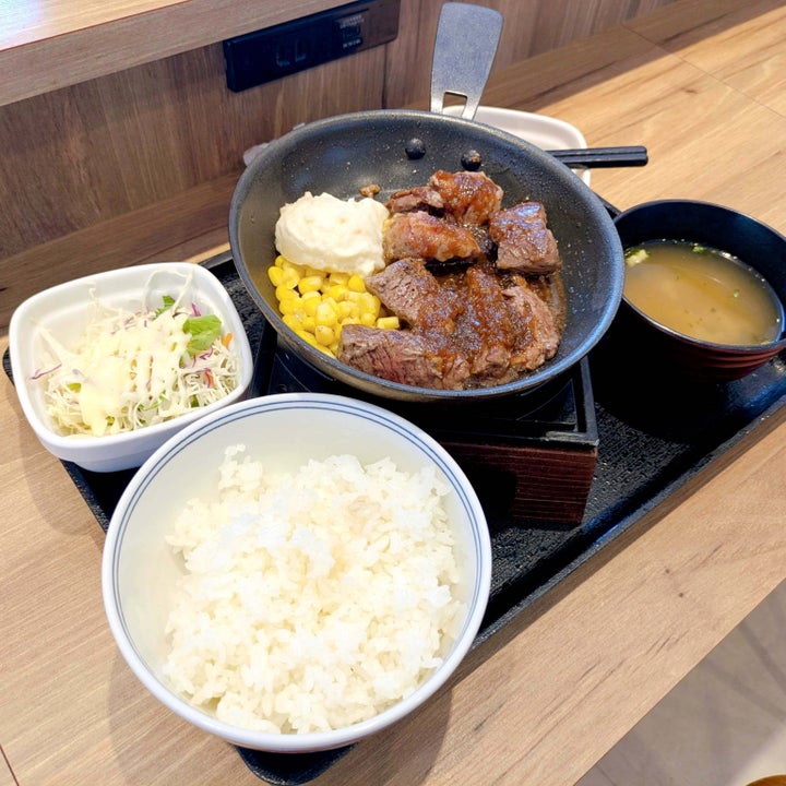 吉野家「極旨牛鉄板ステーキ定食」