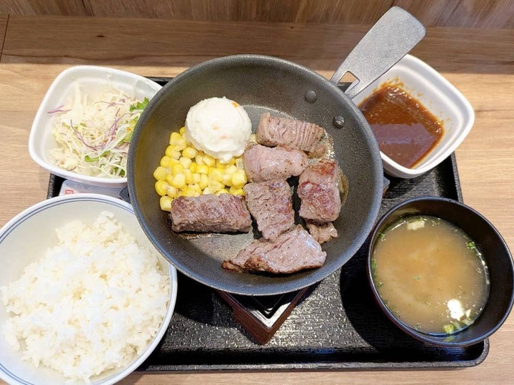 吉野家「極旨牛鉄板ステーキ定食」