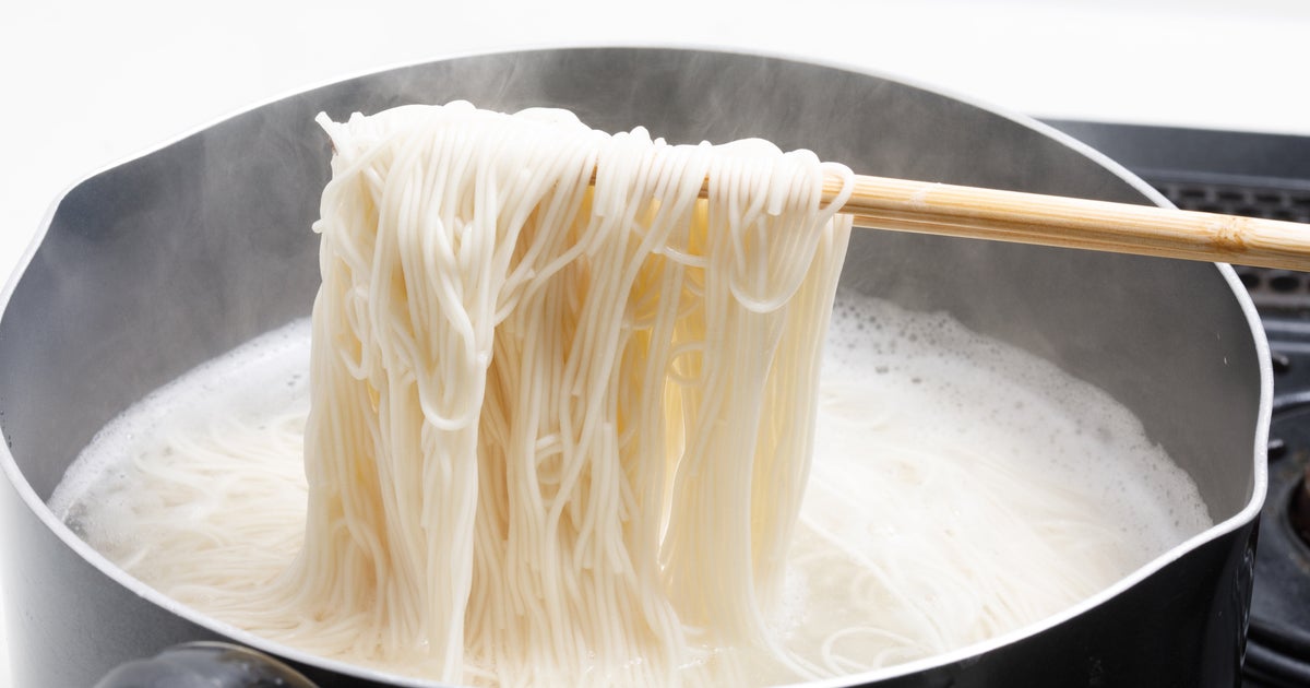 普通のめんつゆに飽きたらなすと豚肉の「あったかごまつゆ」はいかが?簡単でボリュームたっぷりレシピをキユーピーが紹介