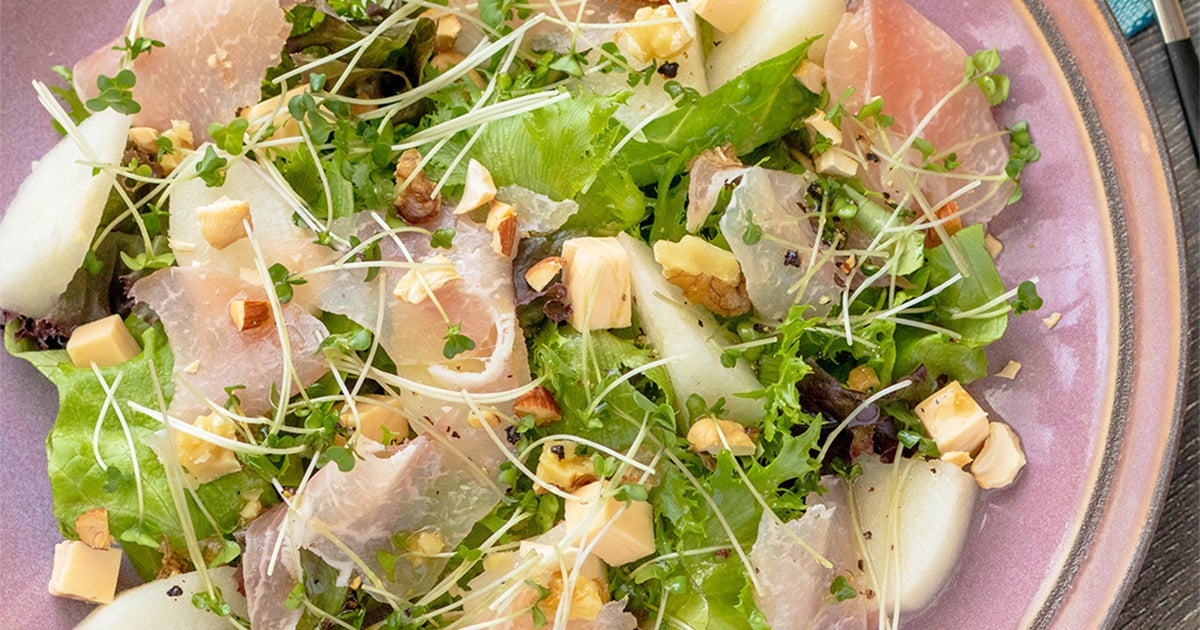 この時期は必ず作ってる。みんなに教えたくなる【梨】のおいしい食べ方！「梨と生ハムのサラダ」のレシピ