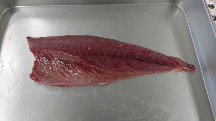 寄生虫がついている魚の切り身