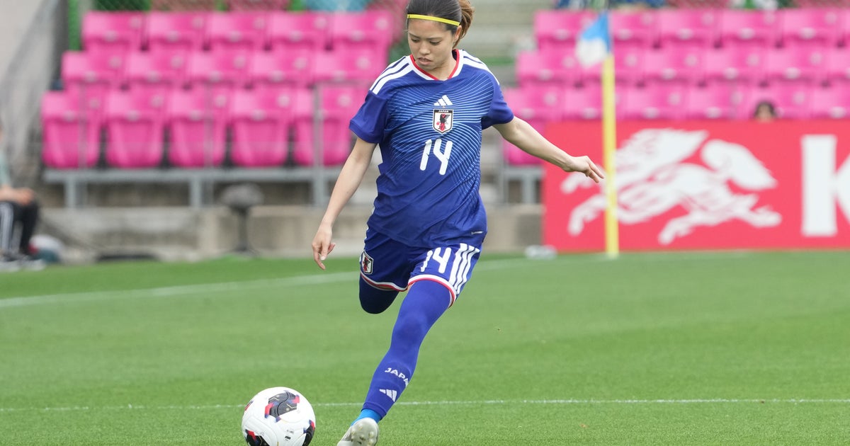 なでしこジャパン長谷川唯、黒のロングドレス姿が素敵すぎ。PFA年間ベスト11に4季連続選出の快挙