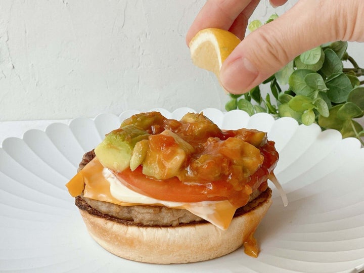 モスバーガー「アボカド タコスバーガー」