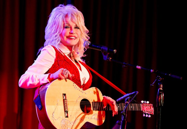 Dolly Parton on stage in 2014