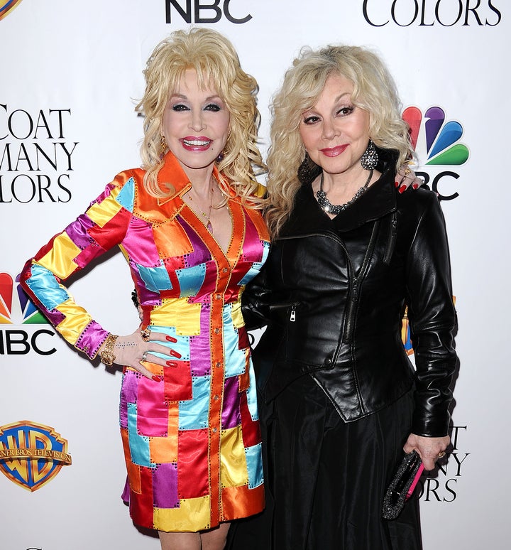 Dolly and Stella Parton in 2015