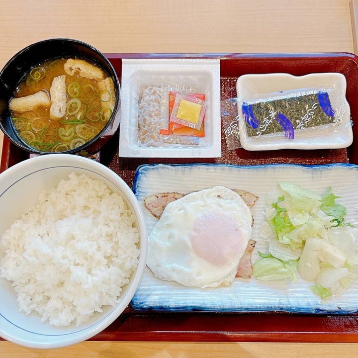 なか卯「目玉焼き納豆ベーコン朝食」