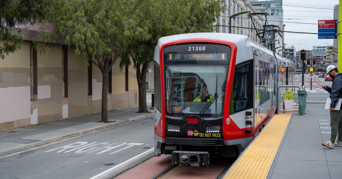運転士が居眠りしたまま衝突か「疲労による操作ミス」で起きた路面電車同士の事故（アメリカ）