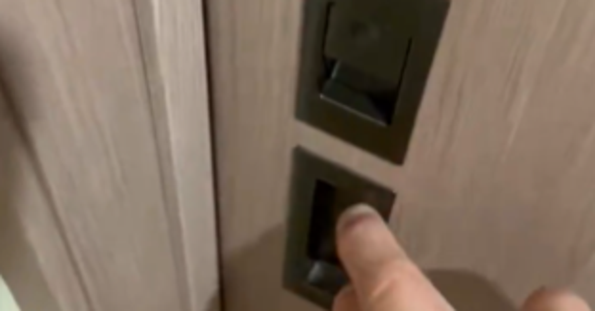 トイレの扉が重いと思ったら…⇨その理由に「トイレ後のちょっとした幸せ」と反響