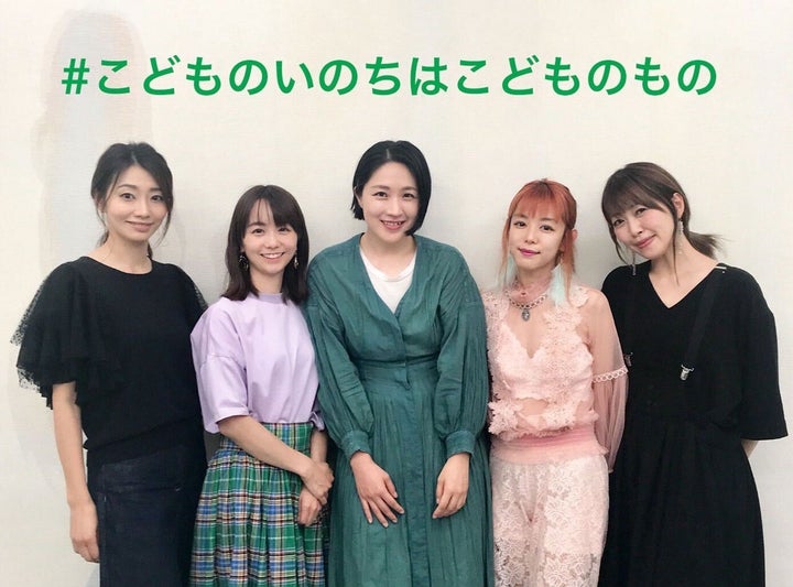 (左から)眞鍋かをりさん、福田萌さん、犬山紙子さん、ファンタジスタさくらださん、坂本美雨さん