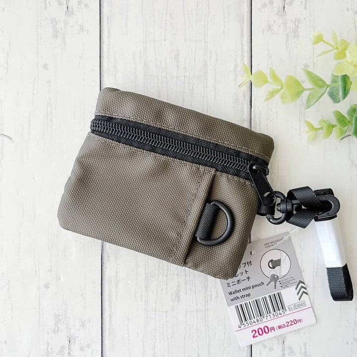 DAISO(ダイソー)「ストラップ付ウォレットミニポーチ」