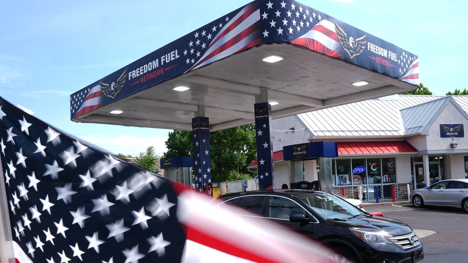 Trump Hyped Up This Gas Station Chain’s Low Prices. There’s Just 1 Pretty Big Problem.