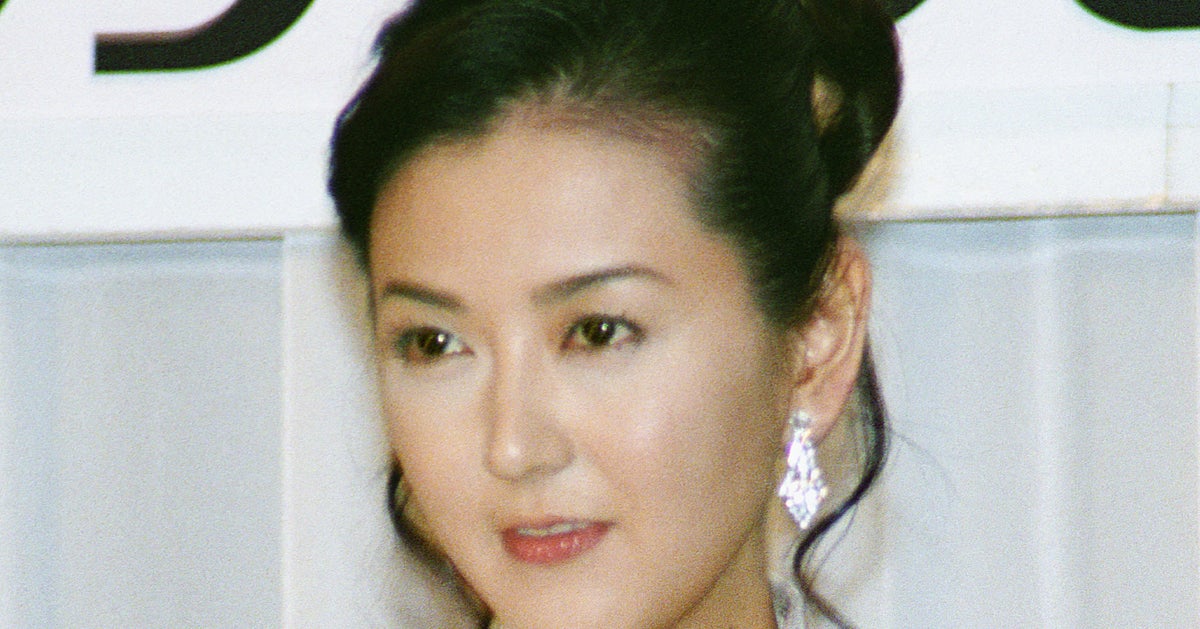 高橋かおり、手作りの“座椅子カバー”2種類を公開⇨愛猫がくつろぐ姿に「ピッタリの柄でよく似合ってますね」の声