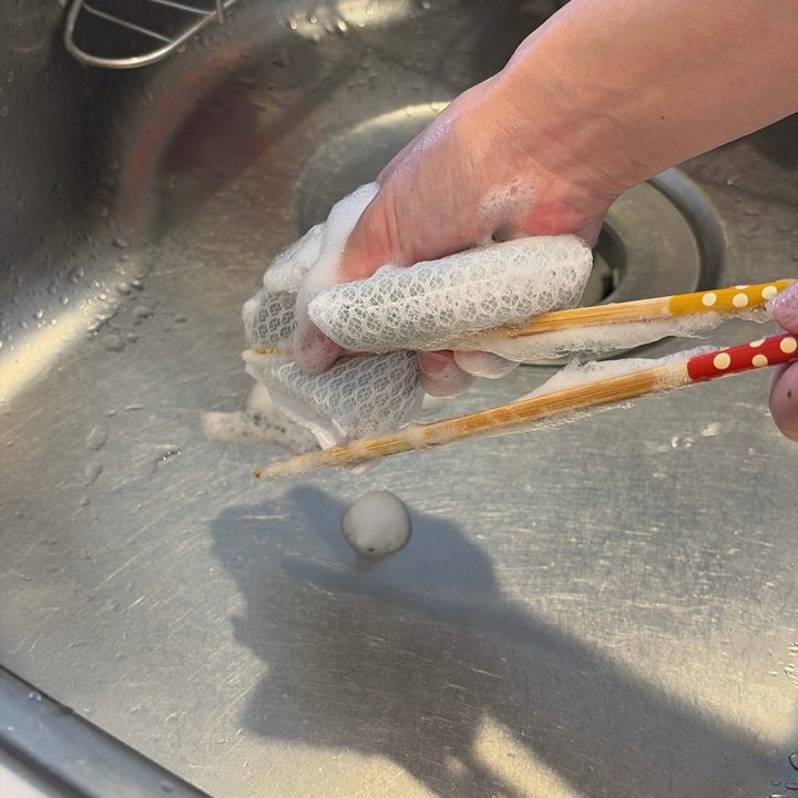 使用済みの麦茶パックを使ったキッチン掃除の方法