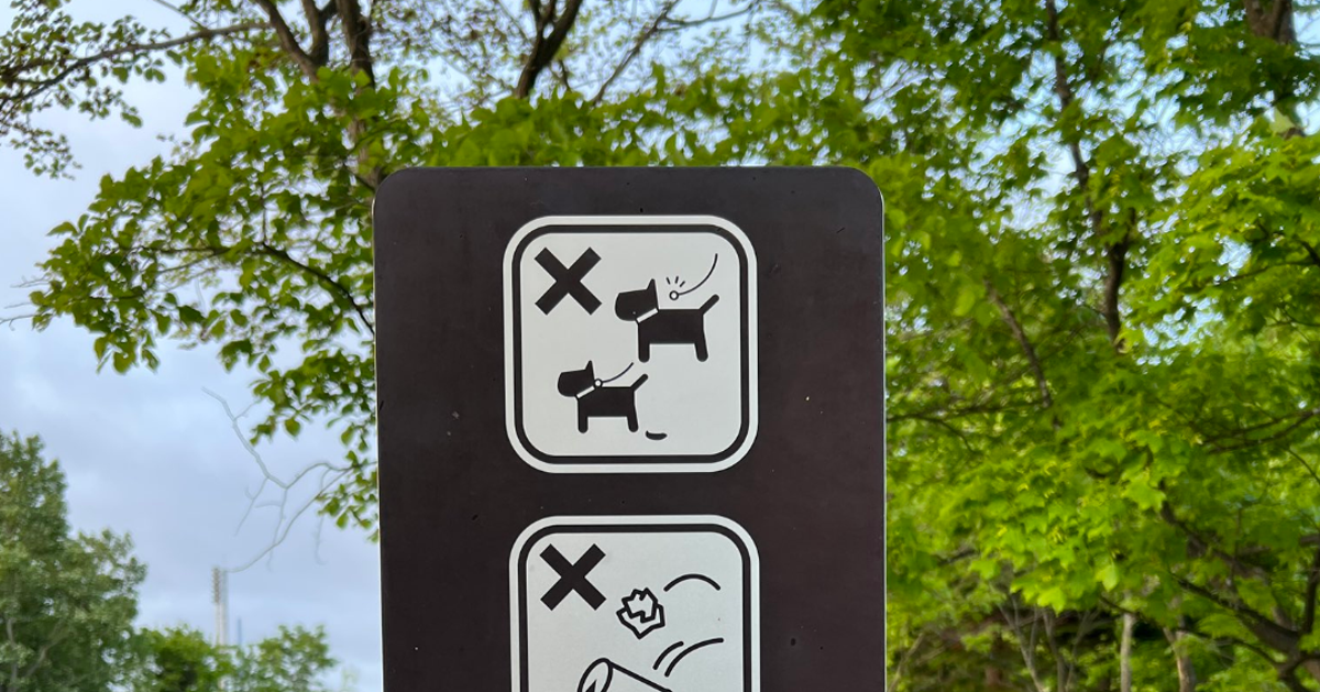 これって何が禁止なの？札幌・モエレ沼公園の看板に「しょんぼり禁止」「ネガティブな感情？」と大喜利が勃発