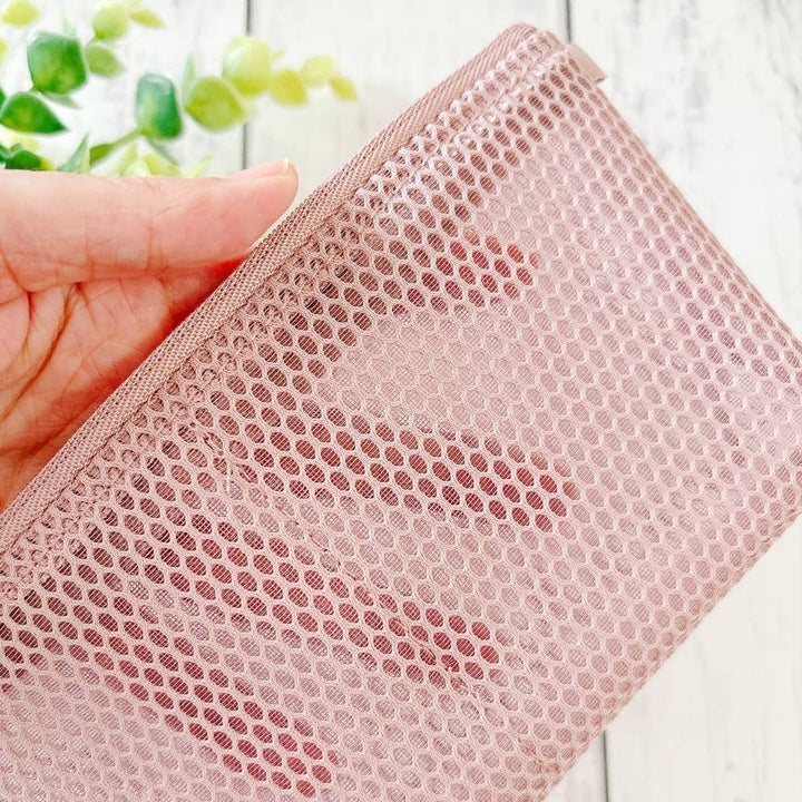無印良品「立体メッシュ ペンケース マチ付き」