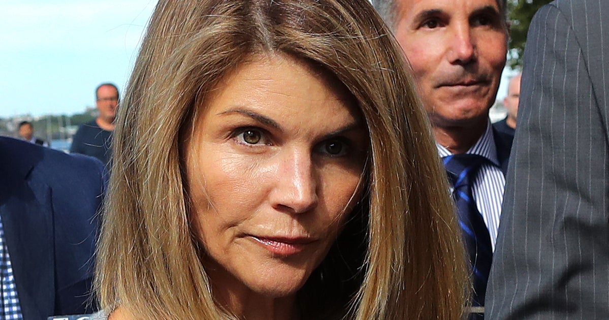 Lori Loughlin Takes Next Step In Separation From Fashion Designer Hubby