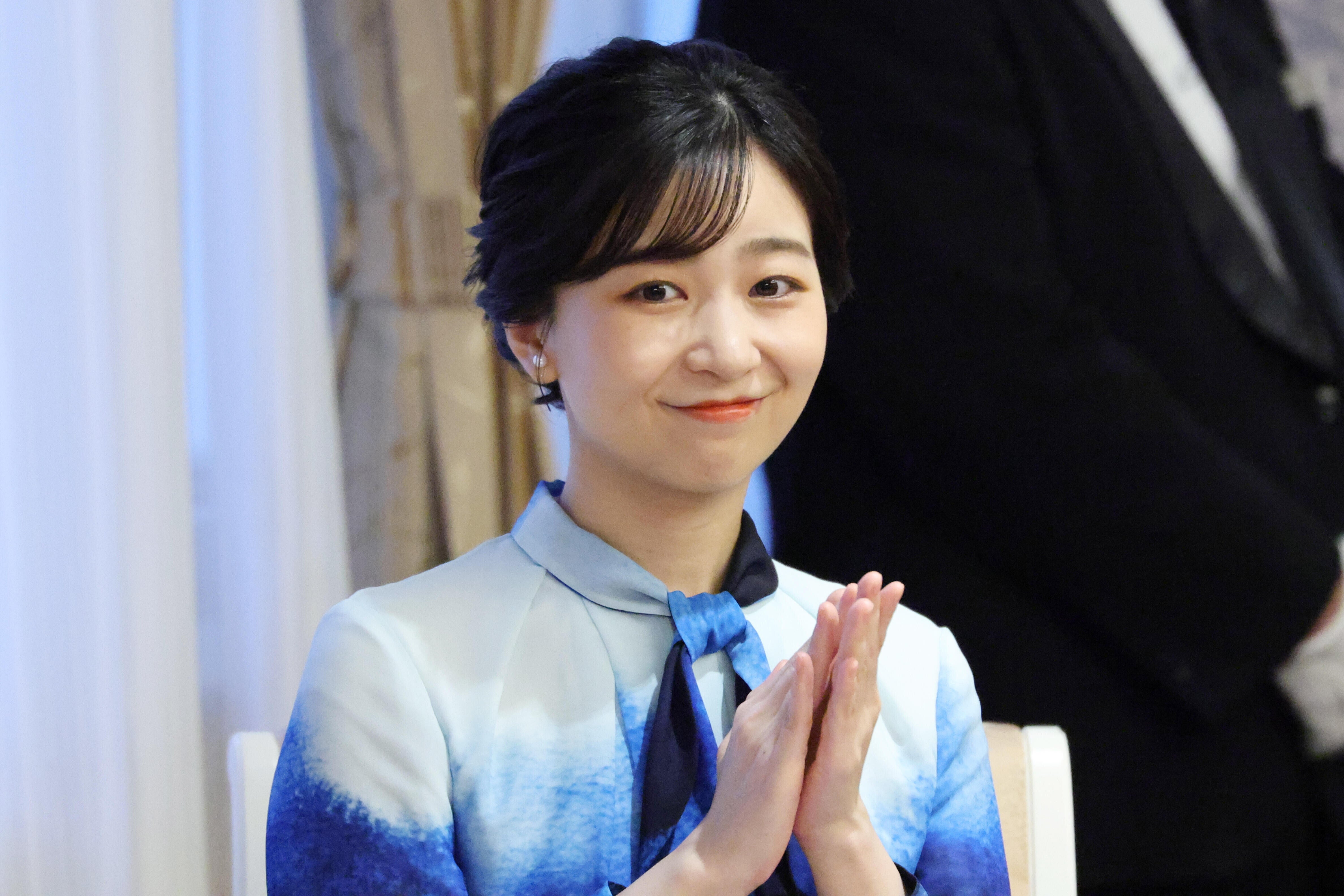 佳子さまの鮮やかな「ピンク」ファッションに「着こなし上手」「おしゃれ」の声