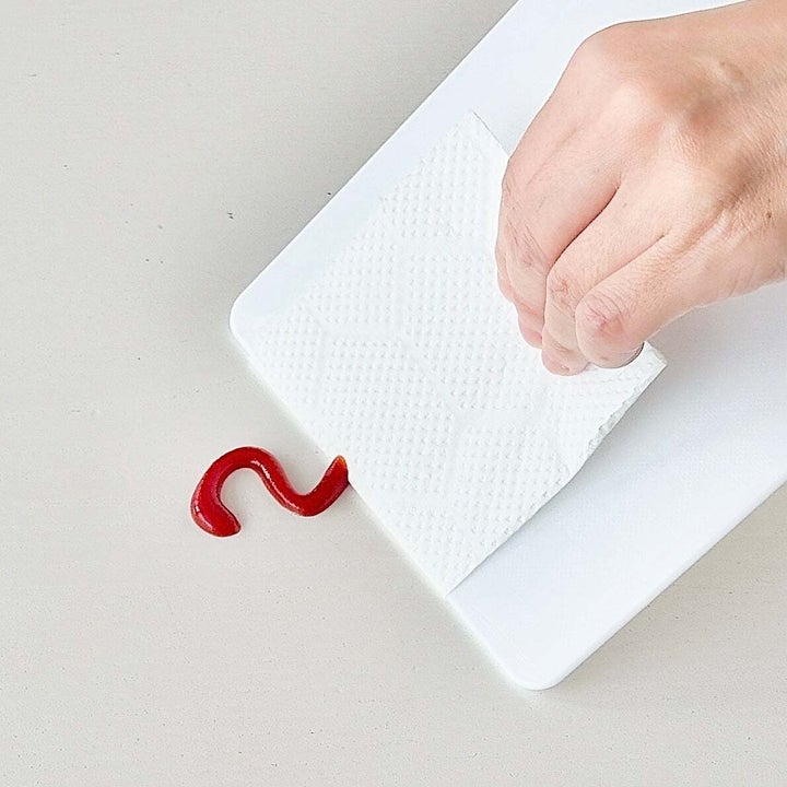 食べこぼしを「一瞬できれいにする方法」