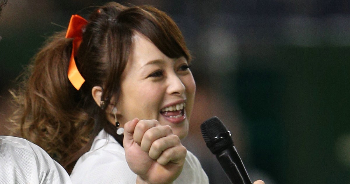 渡辺美奈代、GUとZARAを使った“シックな秋コーデ”を披露⇒グレーの着こなしに「とっても素敵」「お似合い」