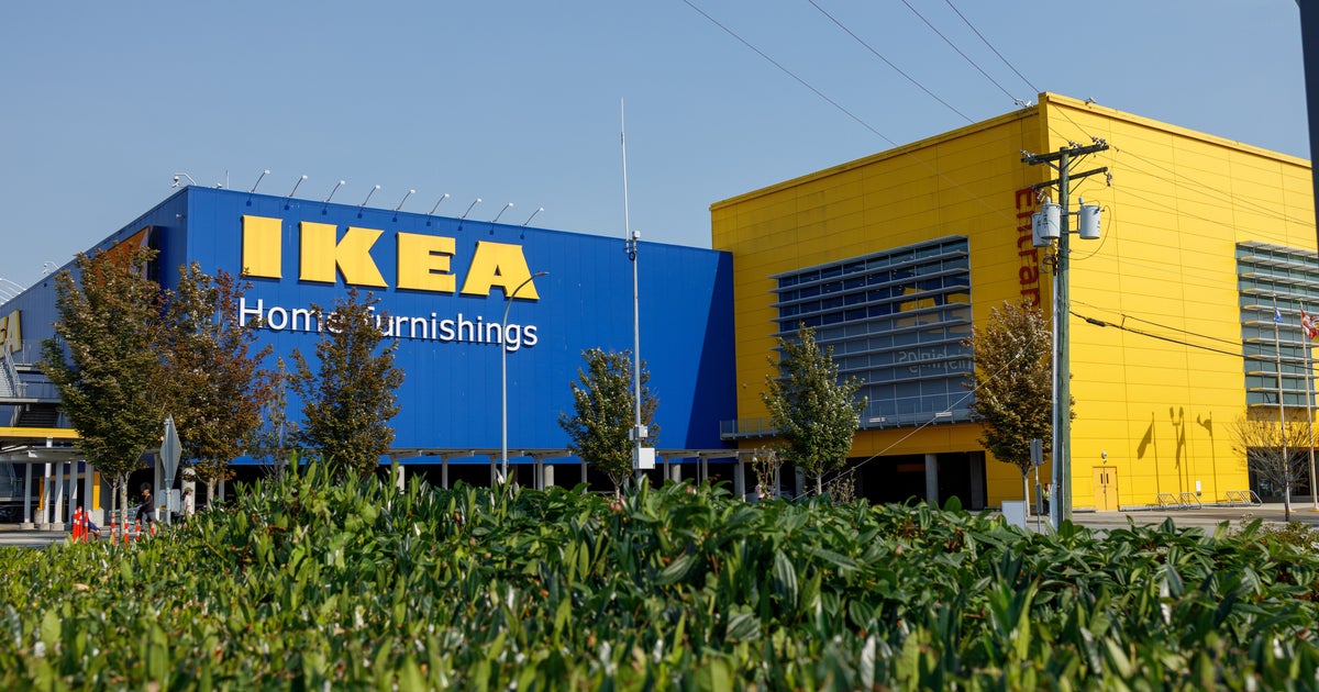 雨の日の「濡れた傘どうする問題」、IKEAの"299円キッチンアイテム"がシンデレラフィット!⇨「良い」「再利用できる」と話題
