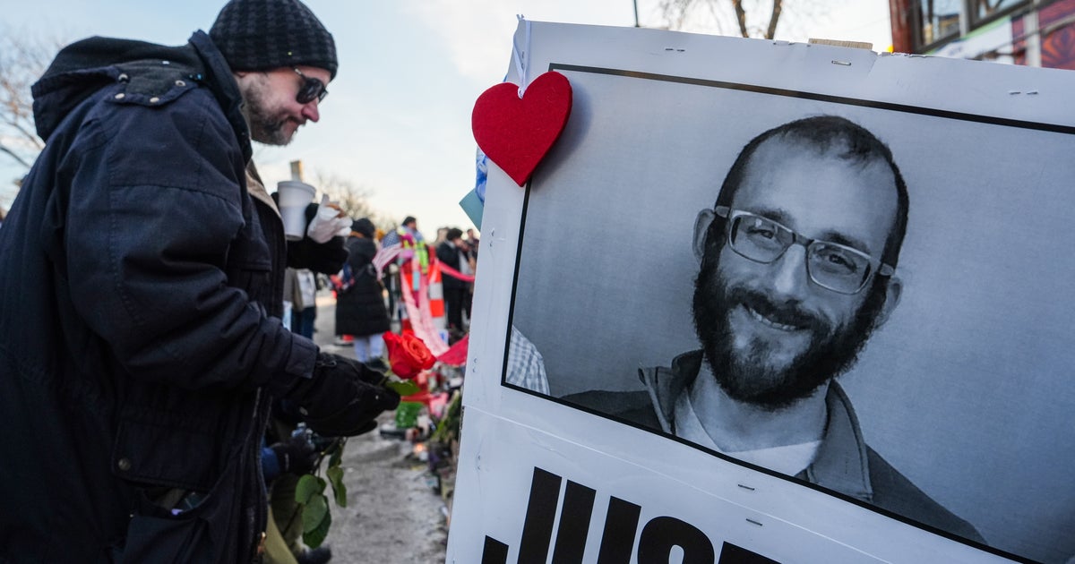 Sie beobachtete, wie Agenten Alex Pretti vom Rücksitz eines ICE-Fahrzeugs ...