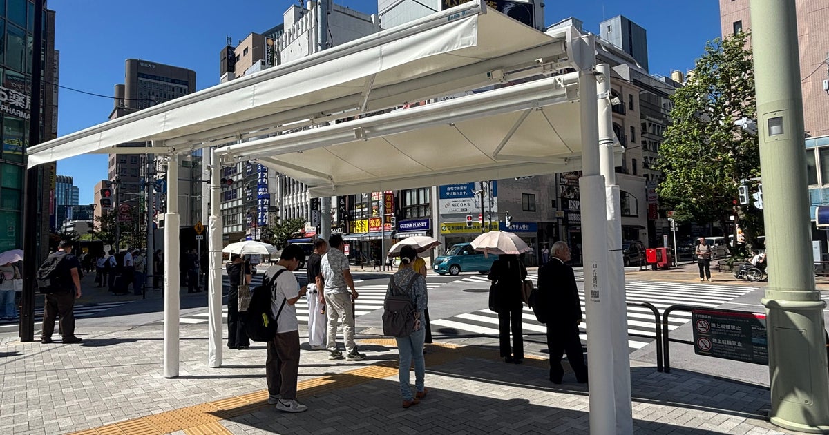 夏の信号待ちに“巨大な日傘”を。「短時間でも助かる」韓国が10年前に始めた暑さ対策、東京・御茶ノ水にも