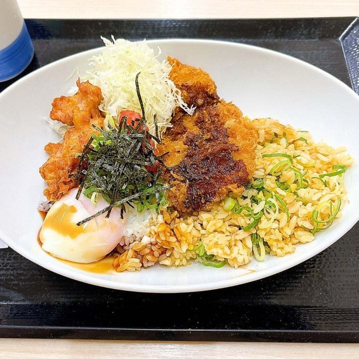 かつや「チャーハンとテリたま混ぜご飯の欲張り飯」