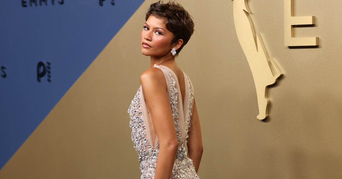 Zendaya strahlt wie ein Juwel auf dem roten Teppich der Emmys