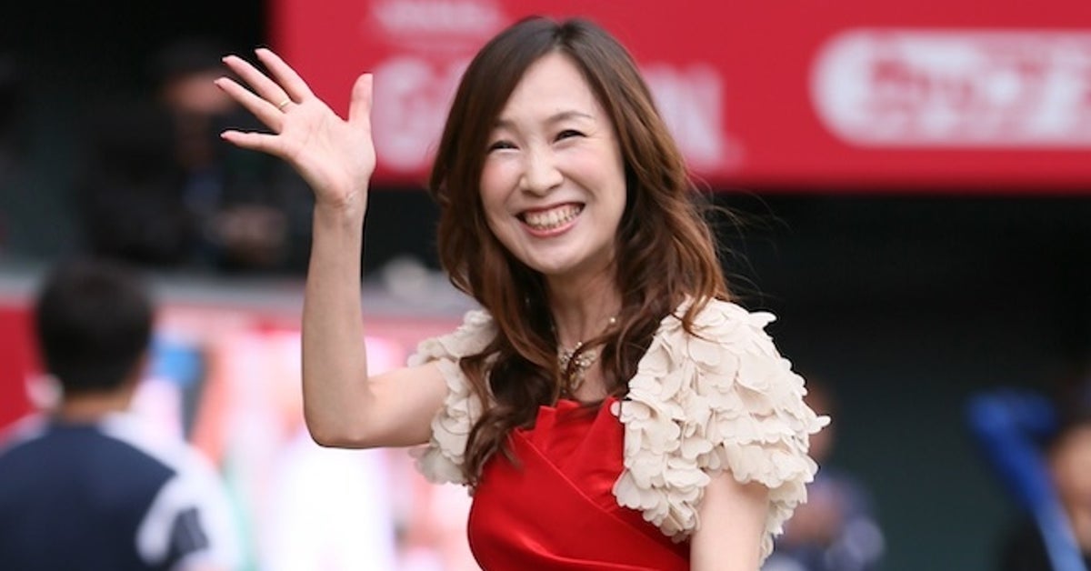 森口博子、真っ赤なワンピ姿に「似合ってます」「ほんと好き」と反響。新作CDのジャケットも話題