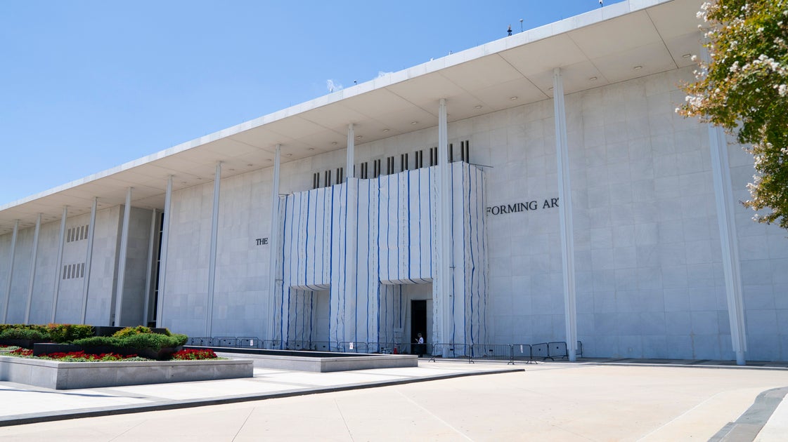 Trumps Name darf nicht am Kennedy Center angebracht werden ...