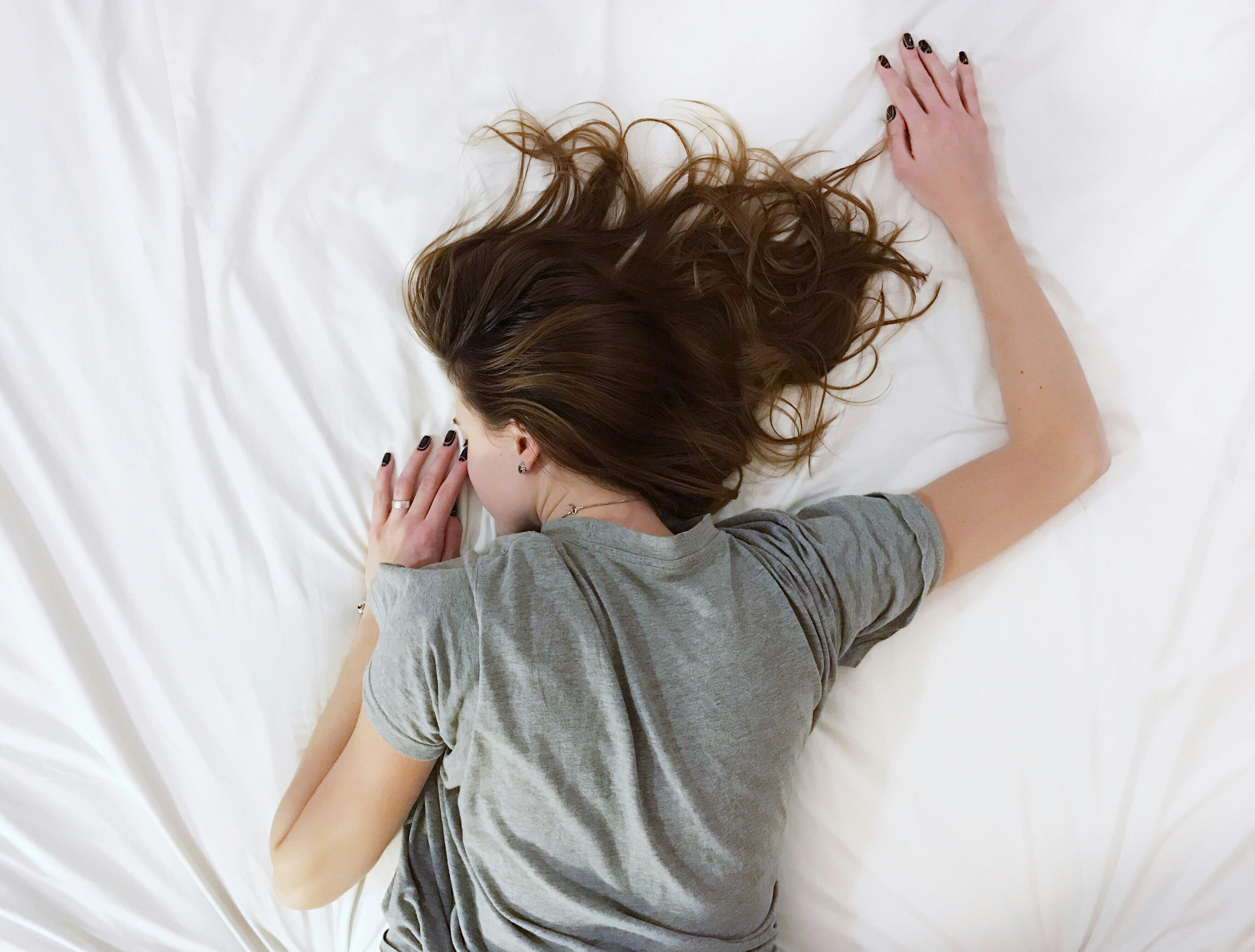 A Doctor’s 7 Non-Negotiable Rules For Better Sleep With SAD