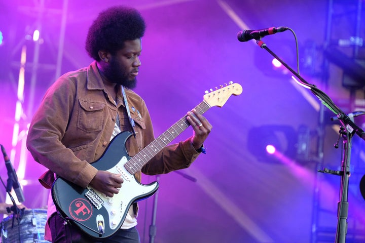 Michael Kiwanuka on stage in 2017
