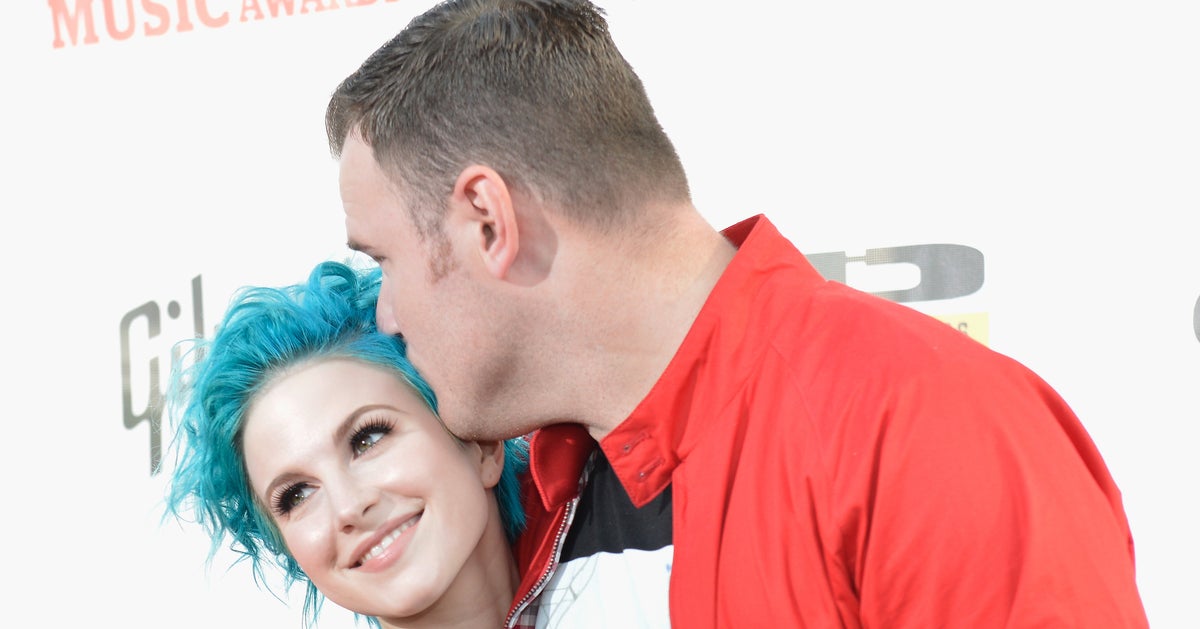 Publisher preview accompanying Paramore Singer Breaks Silence On Death Of Ex-Husband At 45