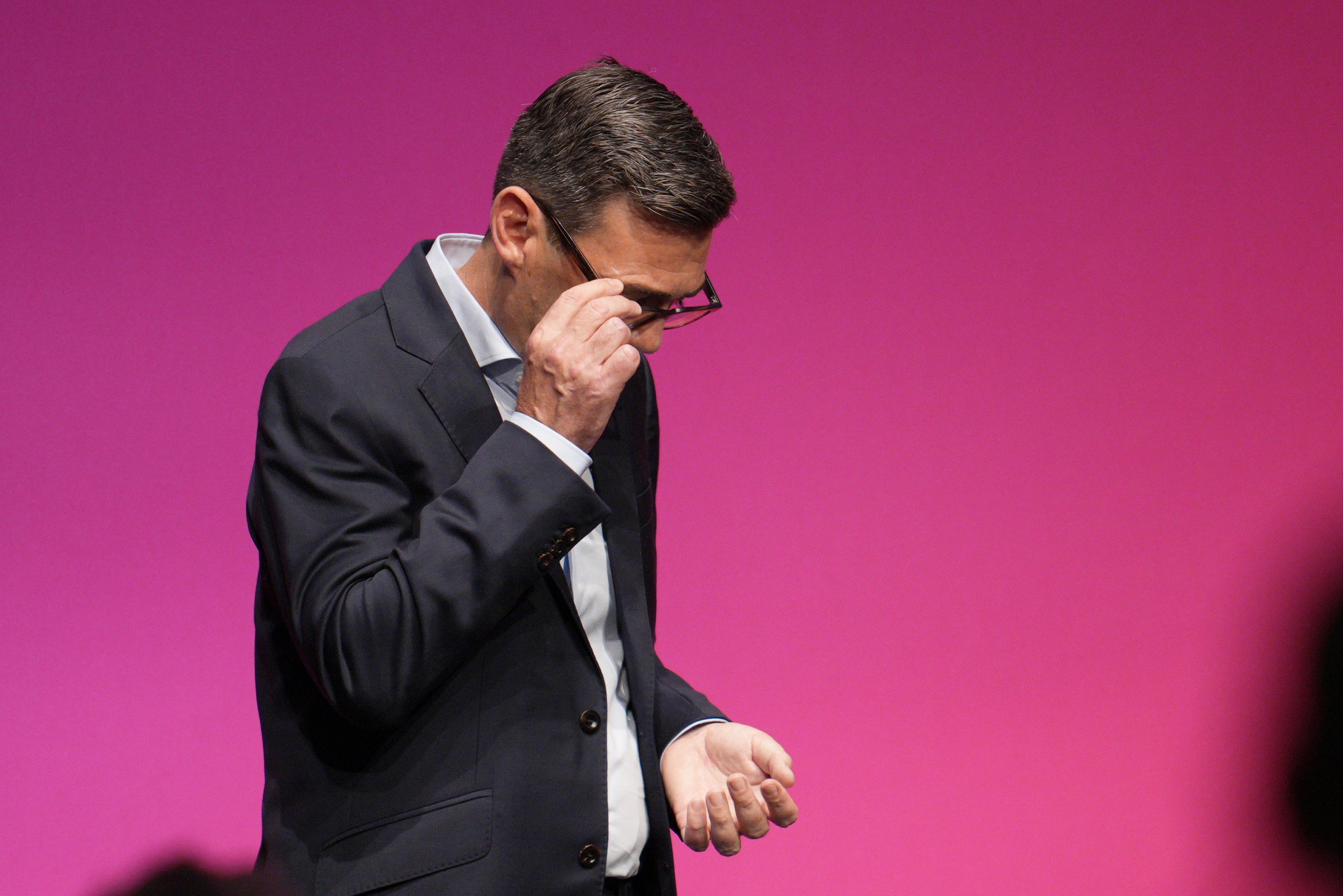 Andy Burnham Tears Up And Struggles For Words In Powerful Speech Honouring His Late Father