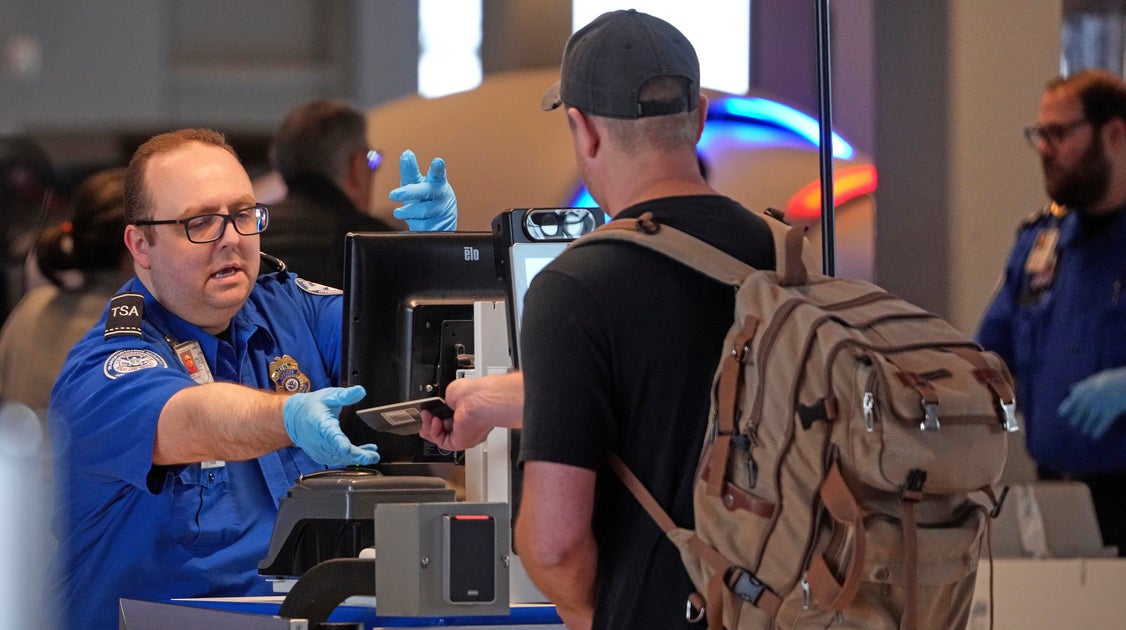 Die Trump-Regierung erschwert die Arbeit für TSA-Agenten.