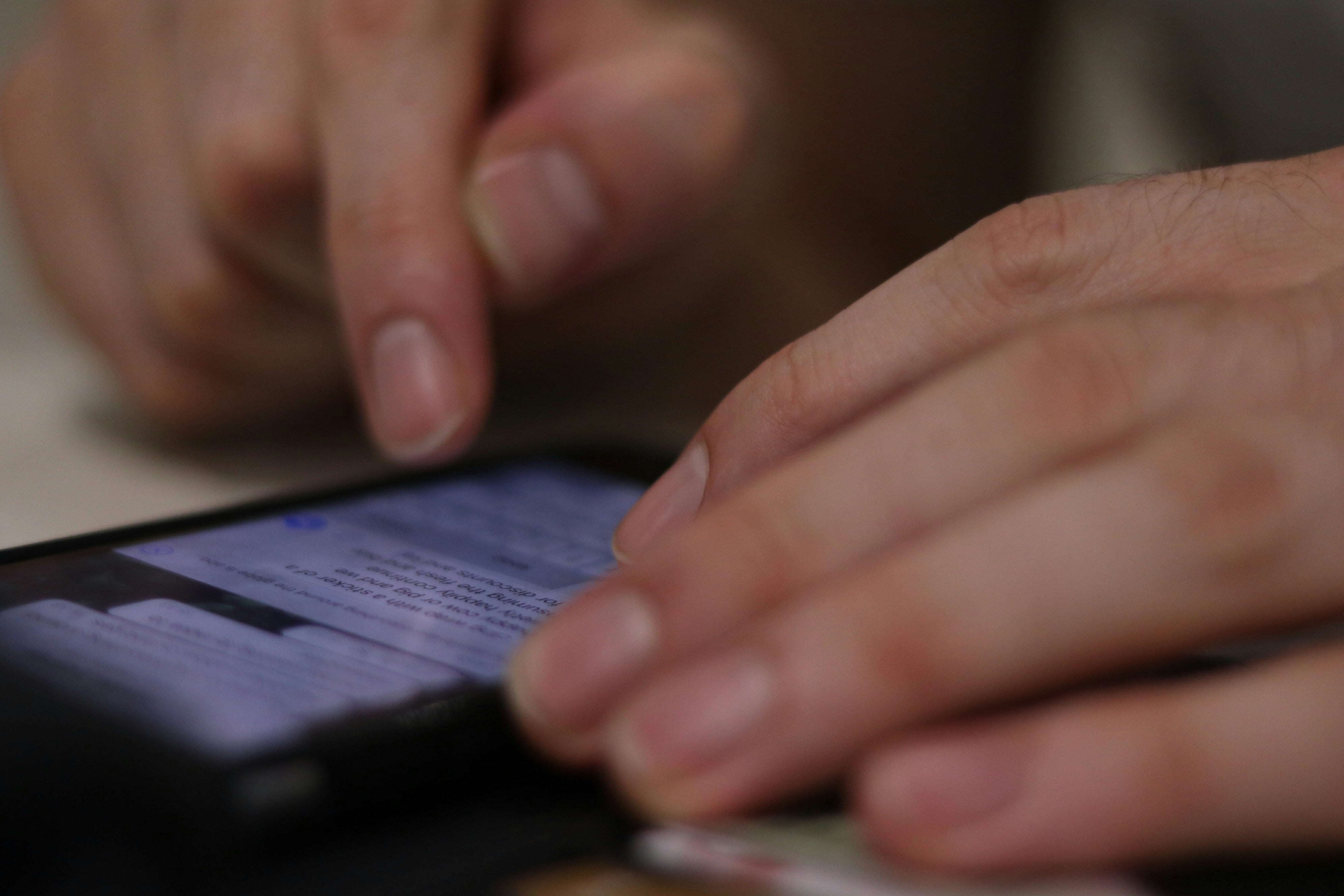 Texting Might Lead To More 'Digital Overload' Than Scrolling, Study Suggests