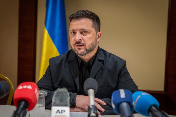 Kyiv Rebuffs Trump’s Call for New Ukrainian President Amid Data Center Strikes