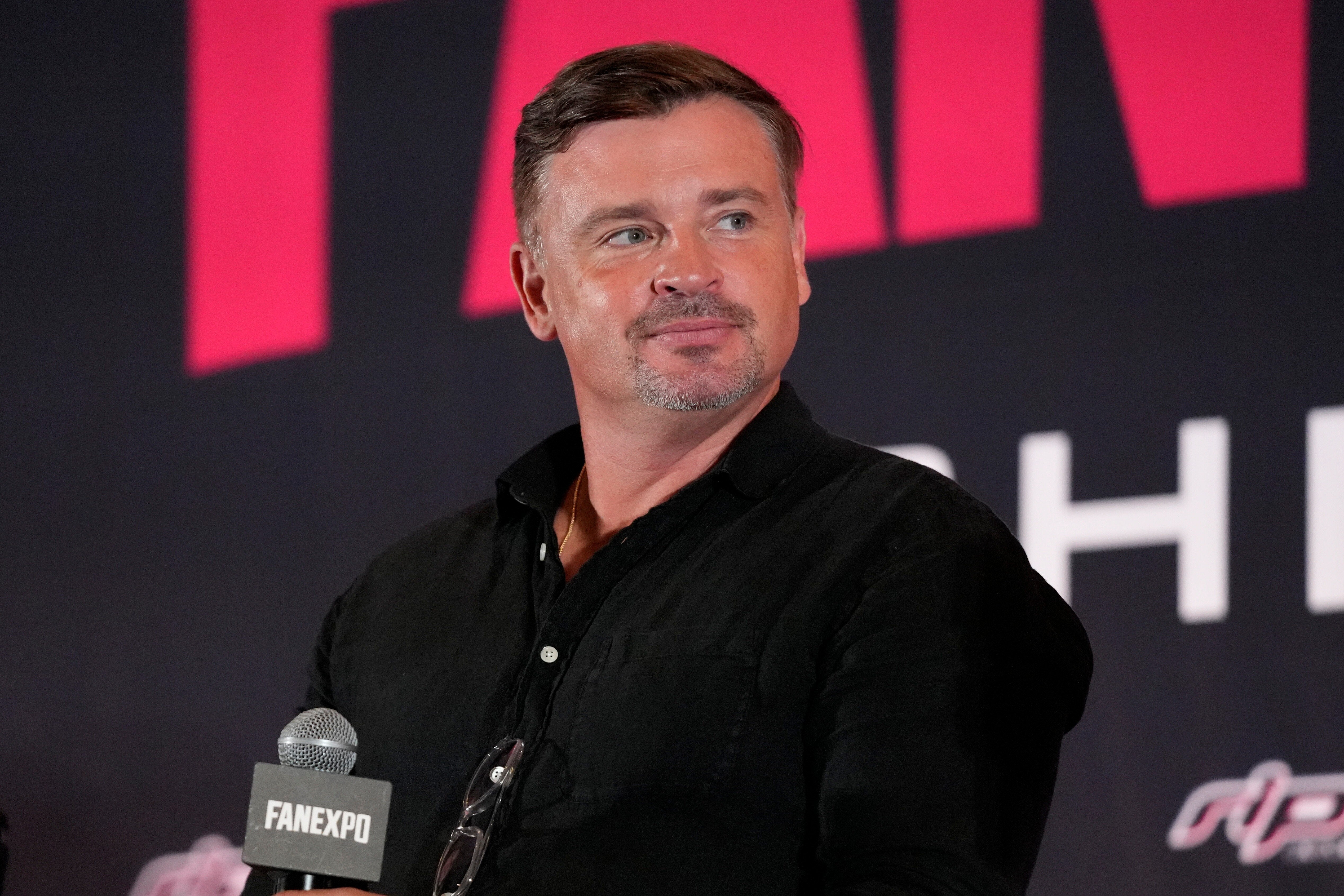 Tom Welling Laughs Off Instagram Blunder After Accidentally Sharing Nude Selfie