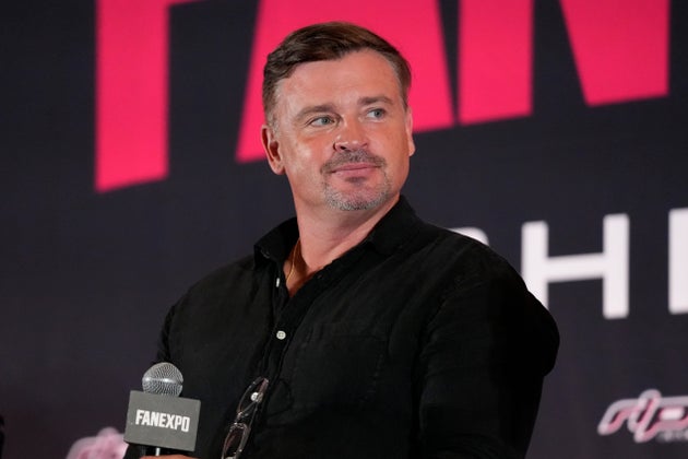 Tom Welling jokes after Instagram blunder exposes nude reflection