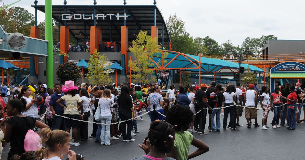 1 Toter, mehrere Verletzte bei Achterbahnunfall in Six Flags Over Georgia