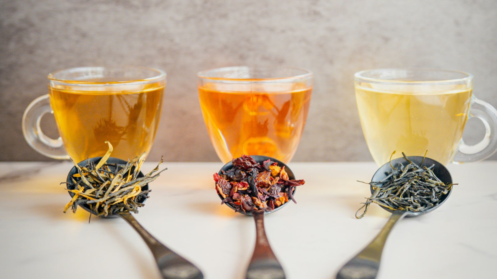 7 Teas That Can Help You Poop, And 1 That May Back You Up