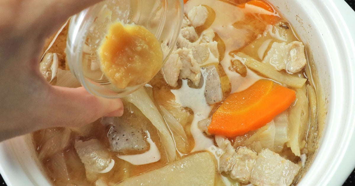 ダマされたと思って『豚汁』にスプーン1杯入れてみて!一瞬でプロの味。体がほっこり温まる豚汁の簡単格上げレシピ
