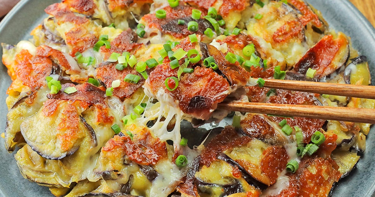 お願いだから『なす』でコレ作ってみ？ウチでは週3で食べてます！カリもち「なすとベーコンのチーズチヂミ」レシピ