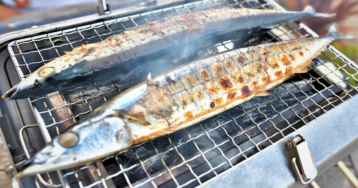 サンマを食べようとしたら“赤い糸”…正体は「寄生虫」。SNSで「何か出てきた」「怖」と目撃情報も…人への影響は