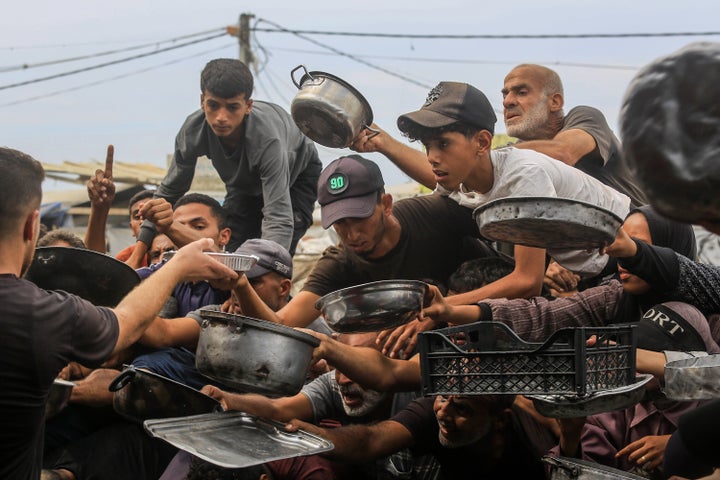 Gaza Border Closure Threatens Winter Supplies Amid Merchant Tax Dispute