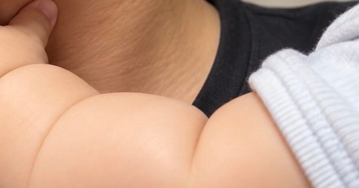 赤ちゃんが父親の“急所”をがっちり…!⇒「ちぎりパンに襲われる人初めて見た」と15万いいね