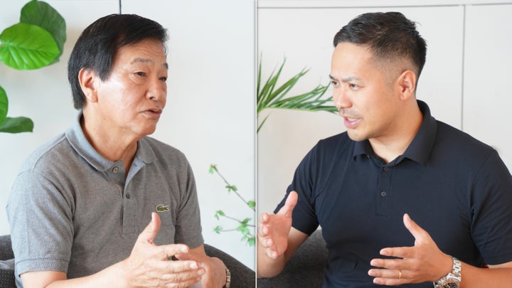インタビューに応じる元警視庁捜査1課理事官の副島雅彦さん（左）。聞き手はハフポスト日本版の相本啓太記者（右）